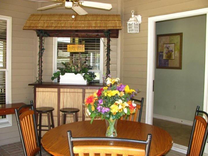Spruce Hill Inn & Cottages Mansfield Room photo