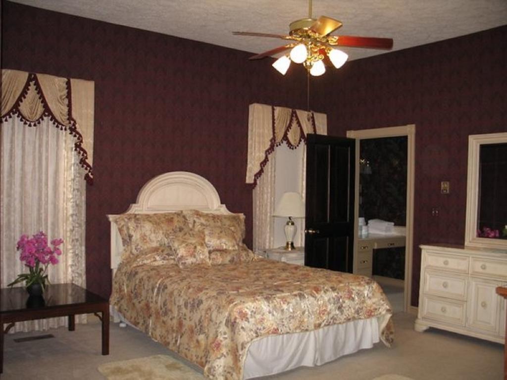 Spruce Hill Inn & Cottages Mansfield Room photo